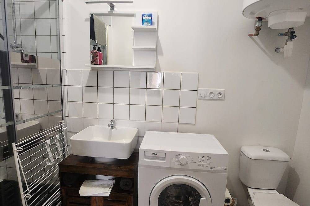 Entire apartment, Studio 20m² Casteljaloux center, equipped, 8 min Thermes, lake and leisure nearby in Casteljaloux, Nérac region