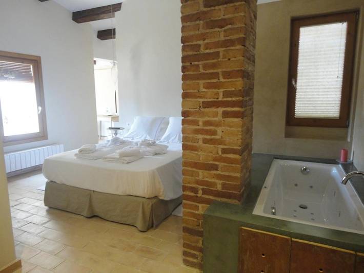 Apartamento para 2 personas, con Balcón además de Terraza y Jacuzzi en Priorat