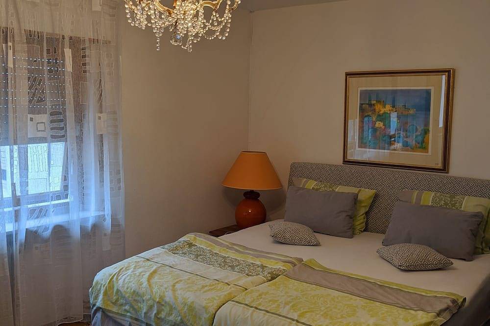 Ganze Wohnung, Gemütliche Ferienwohnung, 2 Zimmer-Küche-Bad und Balkon (110m²), Innenstadt in Landstuhl, Saar-Nahe-Bergland