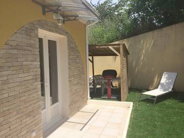 Gîte pour 4 personnes, avec terrasse ainsi que vue et jardin à Peri