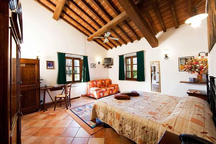 Appartement entier, Bel appartement 1 chambre dans l'ancienne tour - avec piscine et WIFI in Scanizza, Tuoro sul Trasimeno