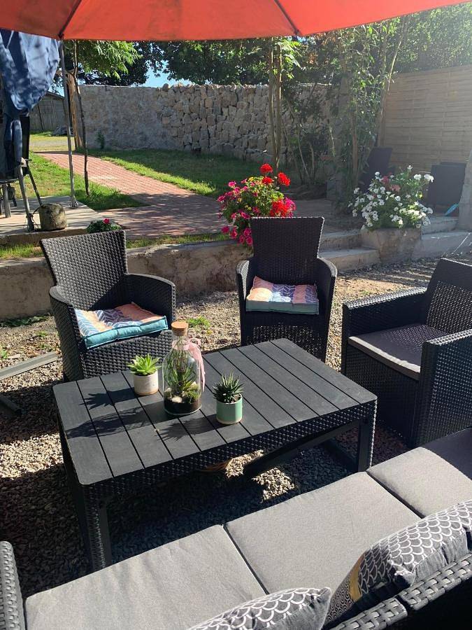 Location de vacances pour 6 personnes, avec Terrasse ainsi que Jardin et Piscine à Montours
