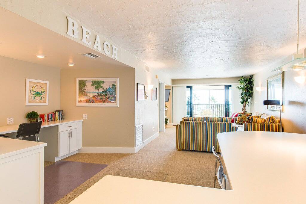 Ganze Wohnung, Strand Penthouse, Dachterrasse für tolle Sonnenuntergänge und 360 Ansichten, 2 Minuten zum Strand in Sanibel, Sanibel Island