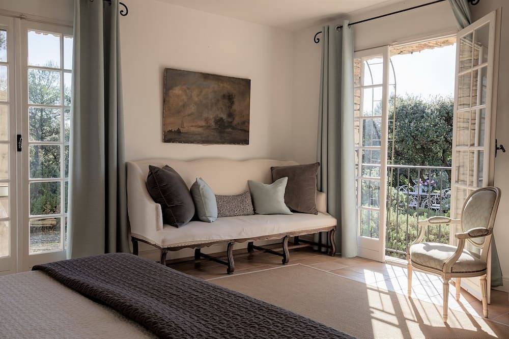 Magnífico en Gordes, elegantemente amueblado con piscina, tenis y vistas in Village de Gordes, Gordes