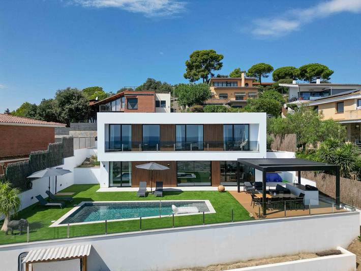 Ferienhaus für 8 Personen, mit Balkon und Terrasse sowie Garten in Santa Susanna - 2