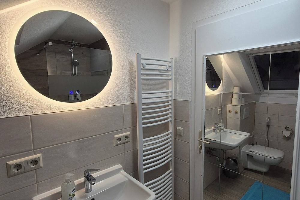 Ganze Wohnung, Frisch renoviert, top Lage: Wohnen mit Komfort in Metzingen, Neckar-Alb