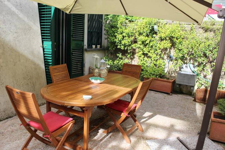 Casa vacanza per 9 persone, con giardino e panorama, adatto a famiglie con bambini in Cava dei Tirreni