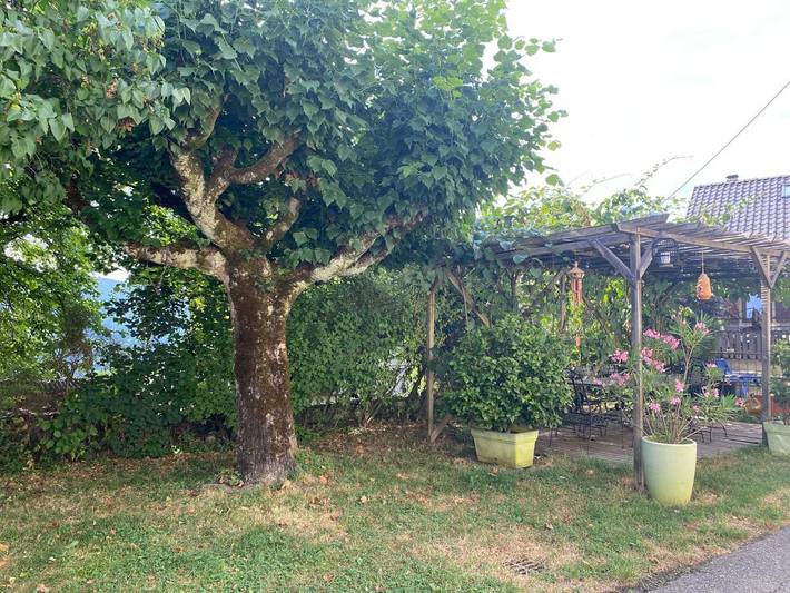 Location de vacances pour 3 personnes, avec vue ainsi que jardin et terrasse à Faverges - 4