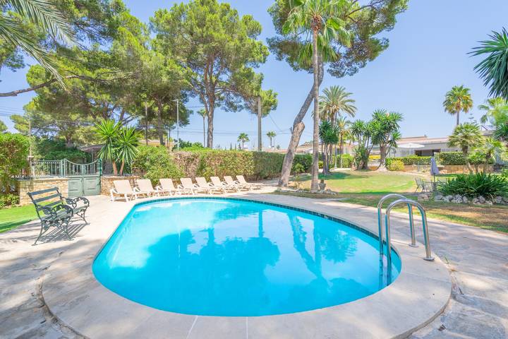 Villa für 11 Personen, mit Garten und Pool in El Arenal