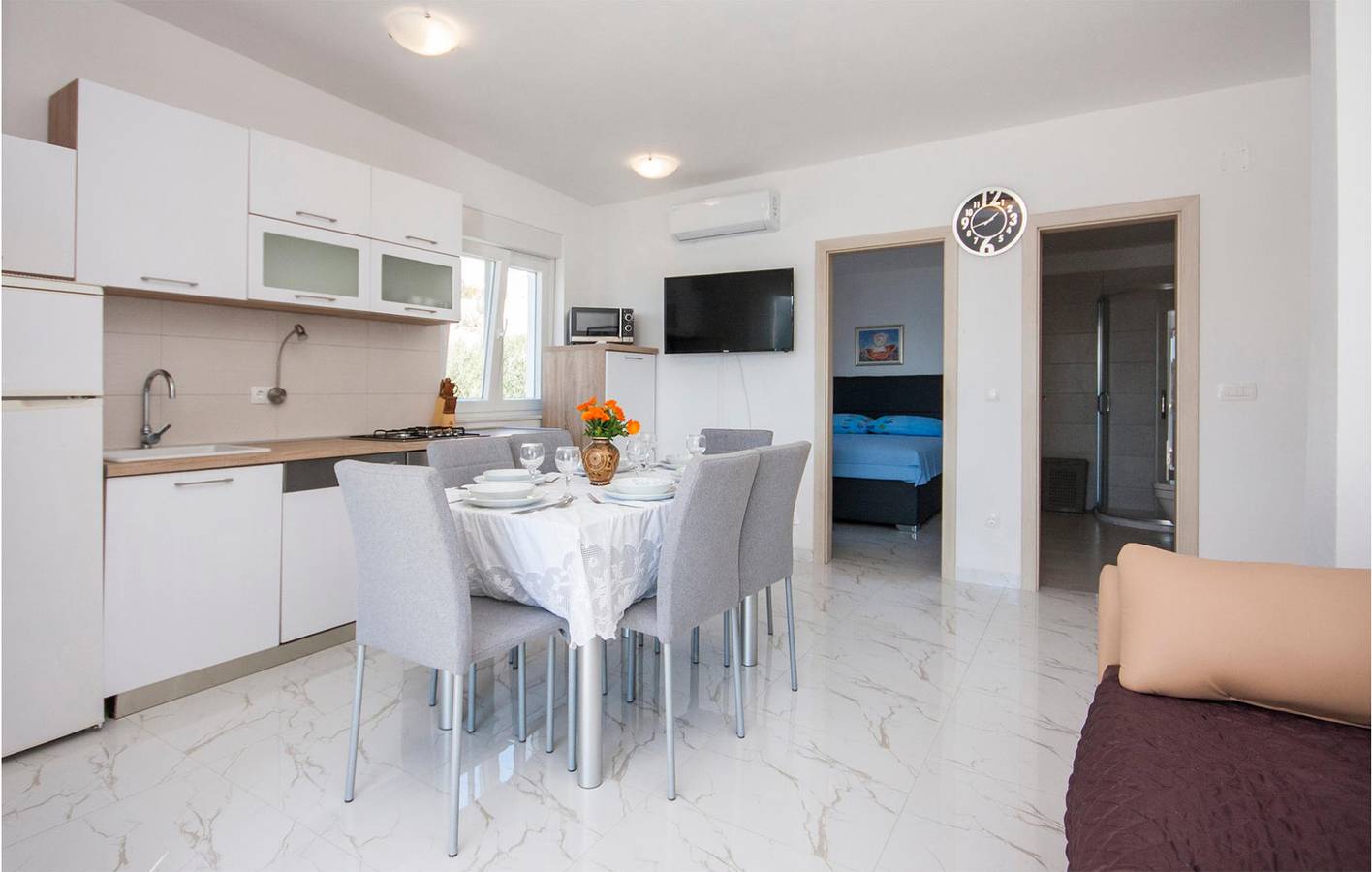 Appartement de vacances entier, Appartement de vacances pour 5 personnes avec terrasse in Razanj, Šibenik-Knin