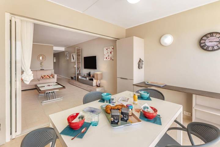 Gîte pour 4 personnes, avec piscine et vue ainsi que terrasse et vue sur le lac dans Nettlé Bay - 3