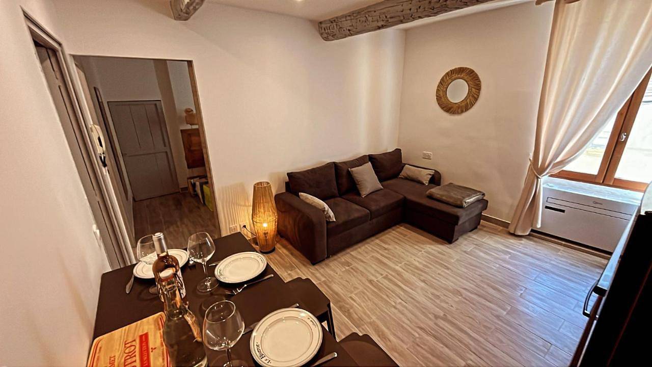 Appartement entier, One-Bedroom Apartment in Cucuron, Parc naturel régional du Luberon