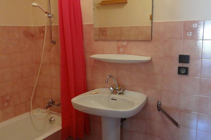 Gîte pour 5 personnes, avec balcon et piscine, animaux acceptés à Thônes - 4