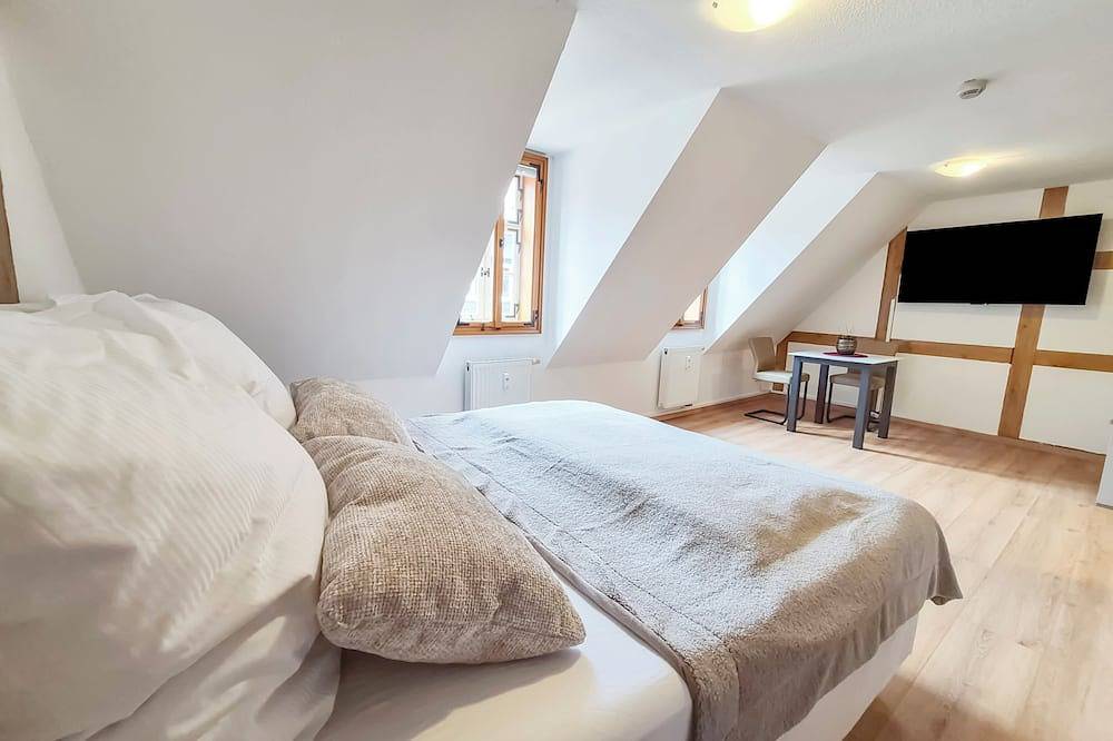Ganze Wohnung, Apartment Helena im Fachwerkhaus von 1596 – Altstadt Jena in Jena, Saaleland