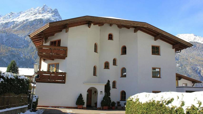 Ferienwohnung für 5 Personen, mit Terrasse in Längenfeld