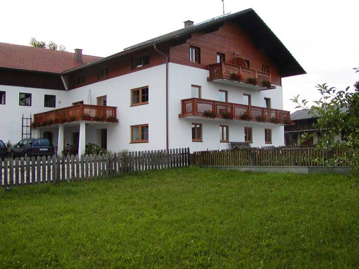 Apartamento vacacional entero, Petersimmerhof - holiday flat in Tachinger See, Taching am See