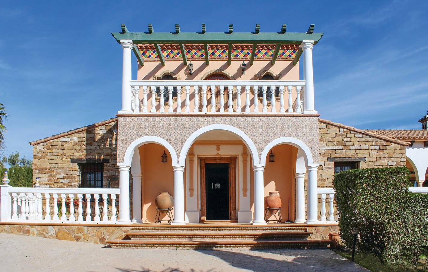 Acogedor apartamento con piscina y WiFi, a 2,5 km del centro de la ciudad. in Setenil de las Bodegas, Pueblos Blancos