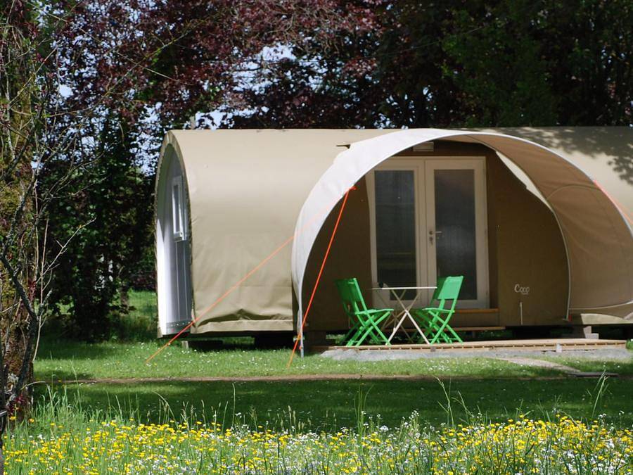 Camping Les Tournesols - Tente 4 personnes - Lodge Coco Sweet 16m² - 2 chambres - sans sanitaires 4 pers in Le Grez, Parc naturel régional Normandie-Maine