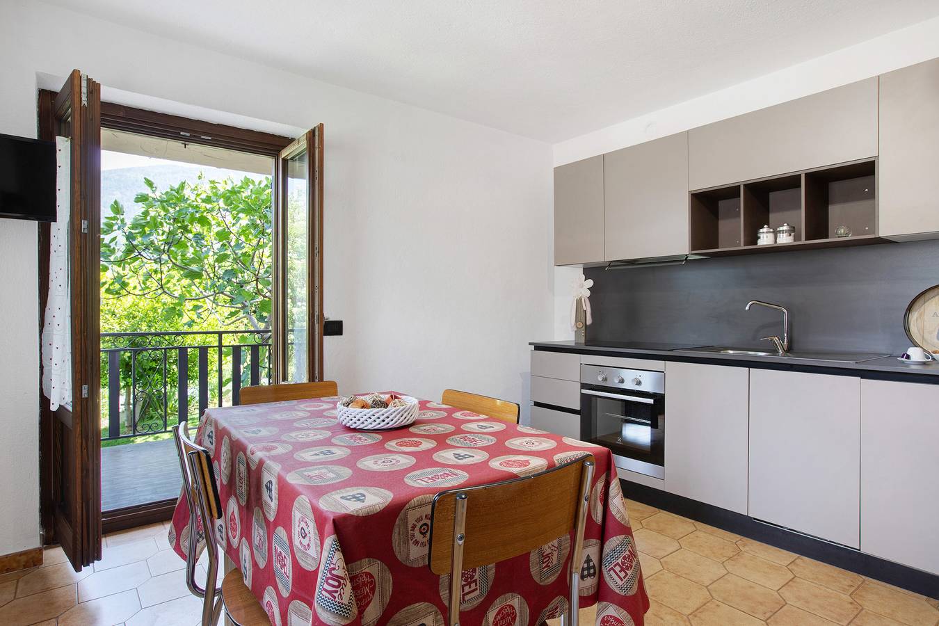 Holiday Home 'Le Cré Appartamento 5' with Mountain View, Shared Garden and Wi-Fi in Plan d'Introd, Comune di Introd