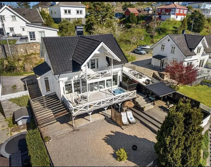 Ferienhaus für 6 Personen, mit Garten und Pool sowie Seeblick und Ausblick, mit Haustier - 1