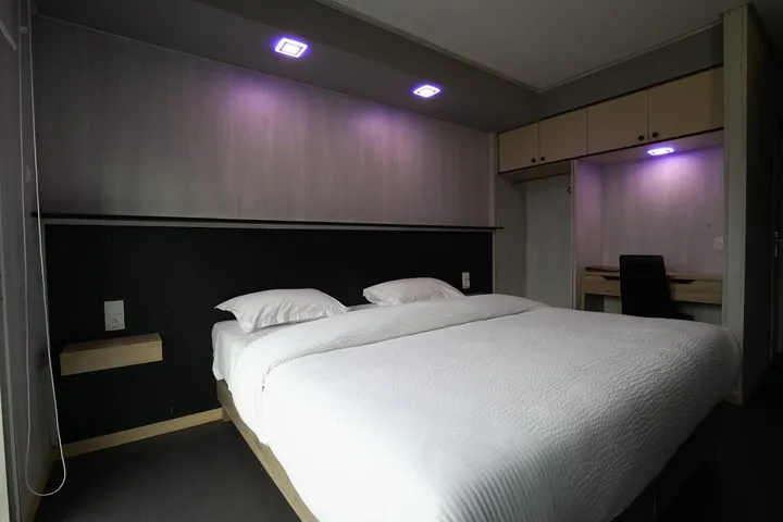 Hotel para 2 personas, con piscina y jardín - 1