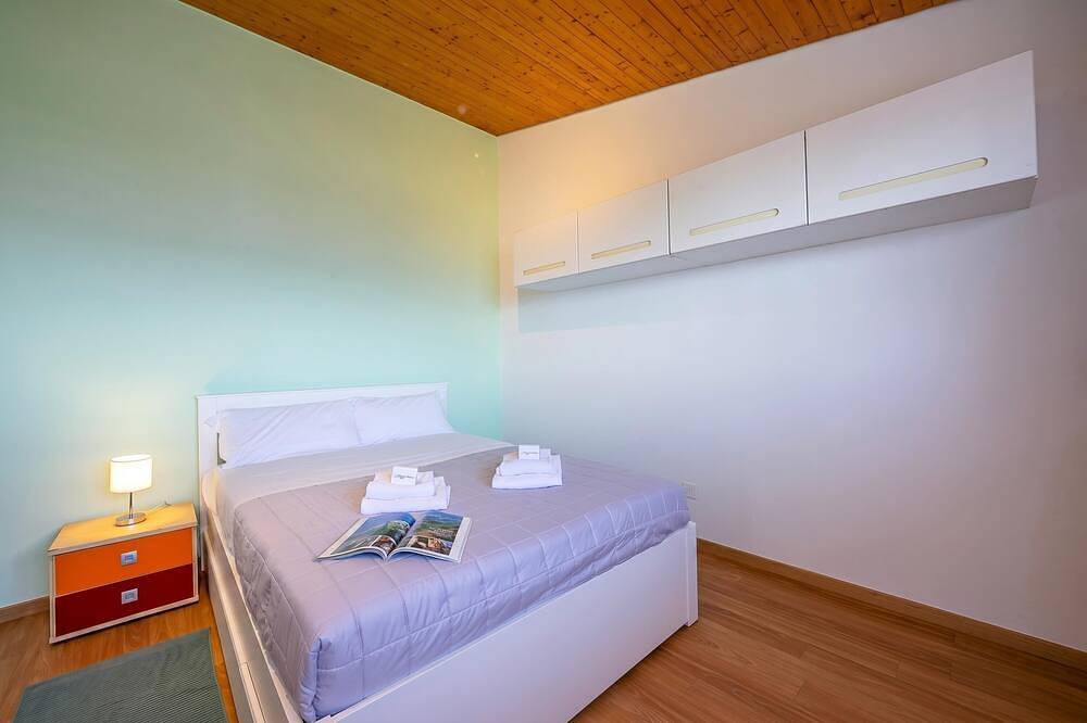 Ganze Wohnung, Petit Cadeau, Cademario, Switzerland in Lisone, Cademario