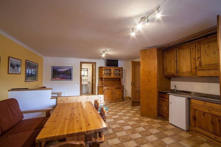 Apartment for 7 people, with garden in Breuil