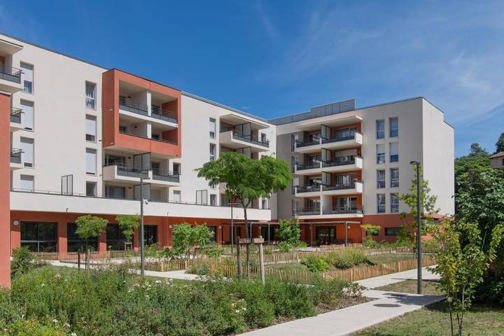 Appart’hôtel pour 2 personnes, avec piscine ainsi que jardin et sauna, animaux acceptés