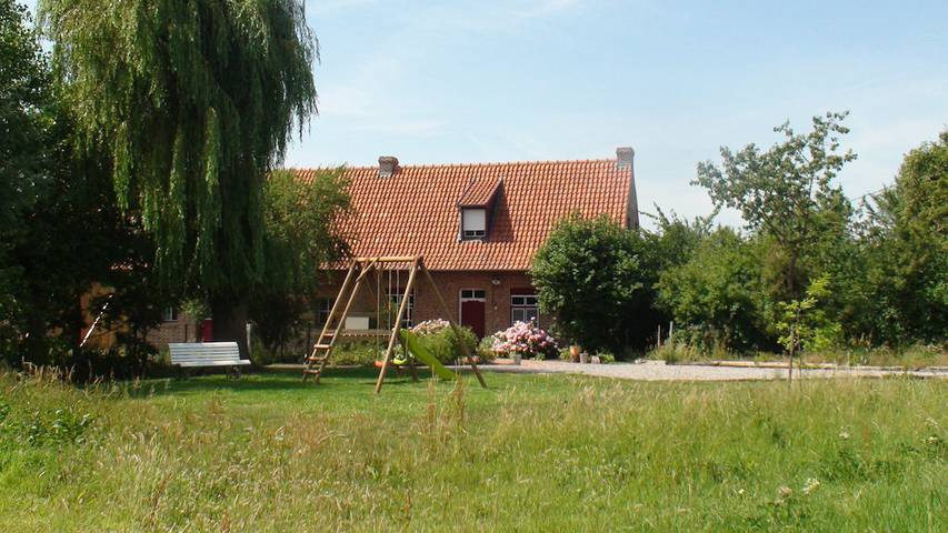Gîte pour 6 personnes, avec terrasse et jardin