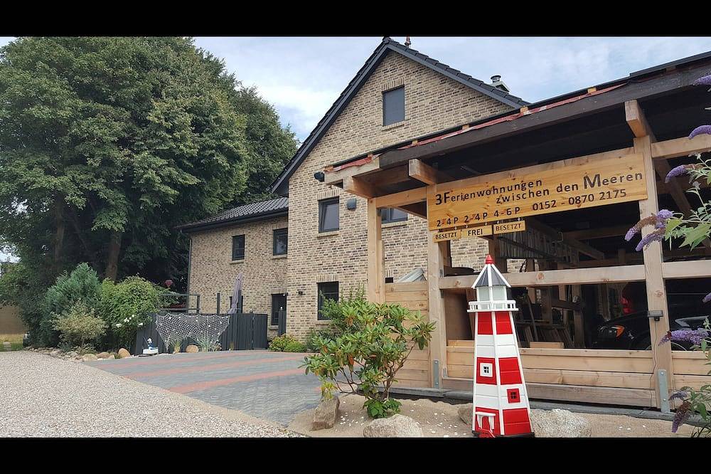 Ganze Wohnung, Schickes Ferienhaus, eingebettet in die schöne Schleilandschaft, ausgestattet mit: einer gepflegten Gartenanlage mit Spielmöglichkeiten und überdachter Grill- und Raucherecke, extrabreiten Türen (98cm), Fliegengitter und Plissees an allen Fens... in Taarstedt, Grünes Binnenland