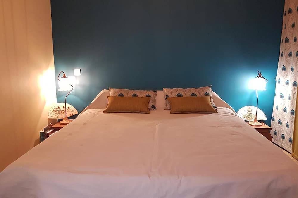 Promotion Beautiful air-conditioned villa Swimming pool triangle Arles Nimes Avignon in Beaucaire, Nimes region