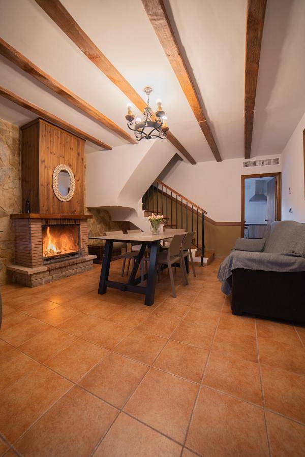 Three-Bedroom House in Alcalá del Júcar, La Manchuela