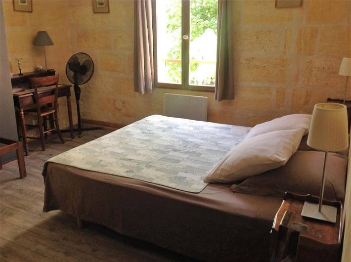 Location de vacances pour 10 personnes, avec vue et jardin à Saint-Laurent-des-Combes - 4