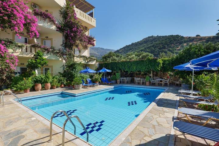 Apartahotel para 5 personas, con Balcón y Terraza además de Piscina y Vistas en Creta