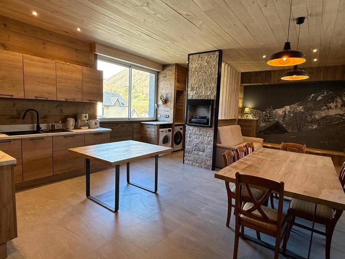 Gîte pour 12 personnes, avec Vue à Esquièze-Sère