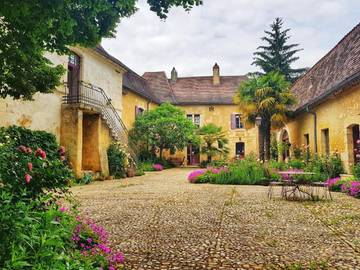 Pension voor 2 personen, with zwembad and tuin as well as terras in de Dordogne