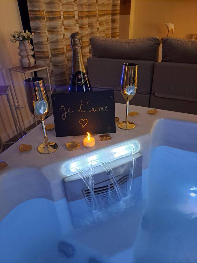 Chambre d’hôte pour 5 personnes, avec Jacuzzi et Terrasse ainsi que Jardin et Vue