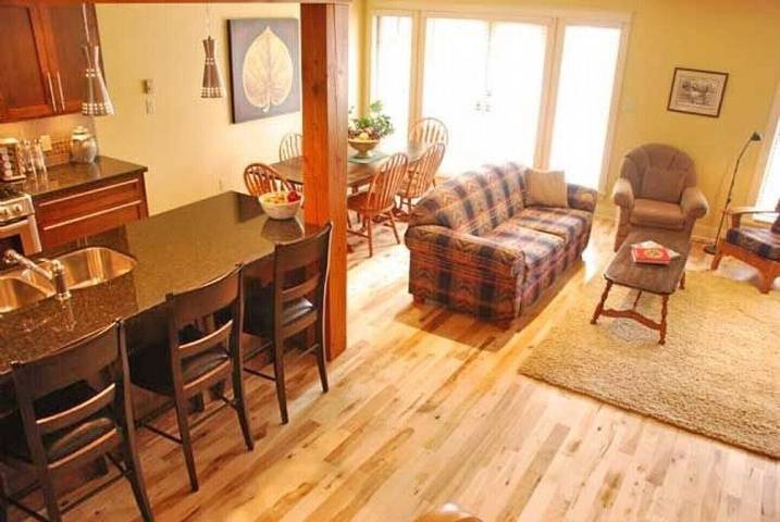 Glamping for 8 people, with balcony and hot tub in Whistler