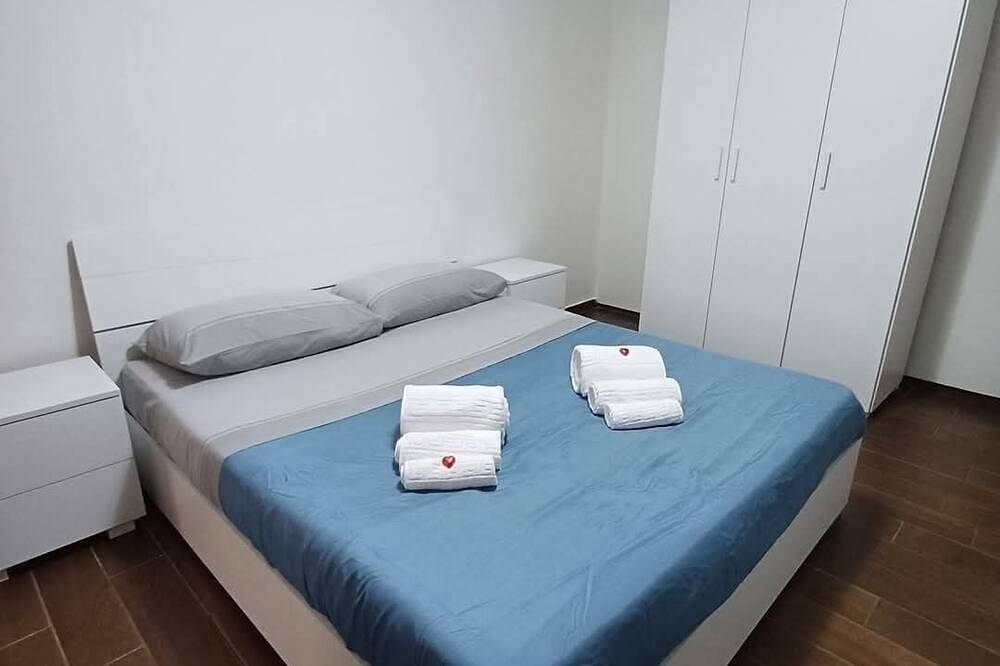 Rents Rooms Gold Cozy Facilities In The Center Of Barletta in Barletta, Via Francigena