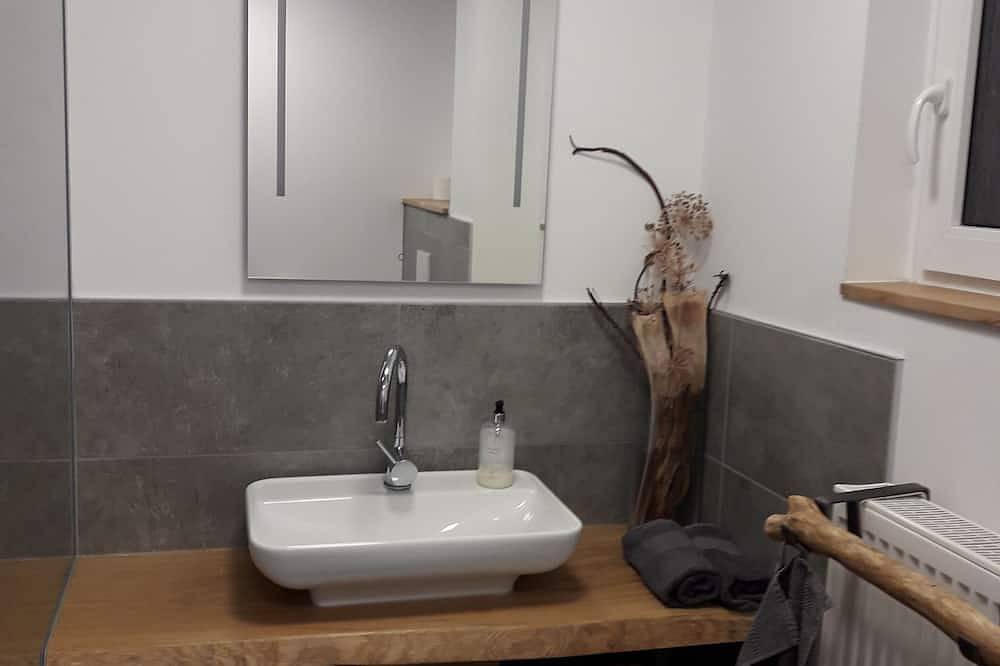 Ganze Wohnung, Ferienwohnung 80 m² im schönen Maintal, großer Garten mit Sitzgelegenheiten in Karlstadt, Maindreieck