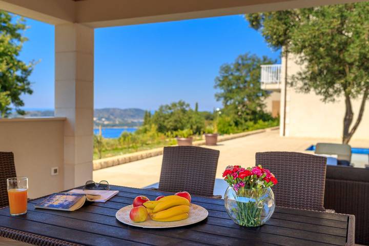 Villa für 6 Personen mit Garten in Zaton, Grad Dubrovnik