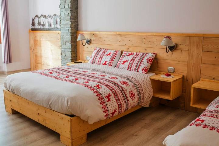 Hôtel pour 4 personnes, avec Terrasse ainsi que Jardin et Vue
