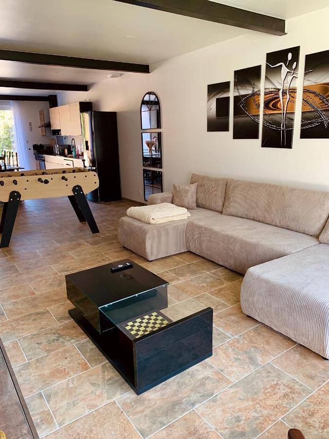 Location de vacances pour 7 personnes, avec terrasse, animaux acceptés à Campénéac