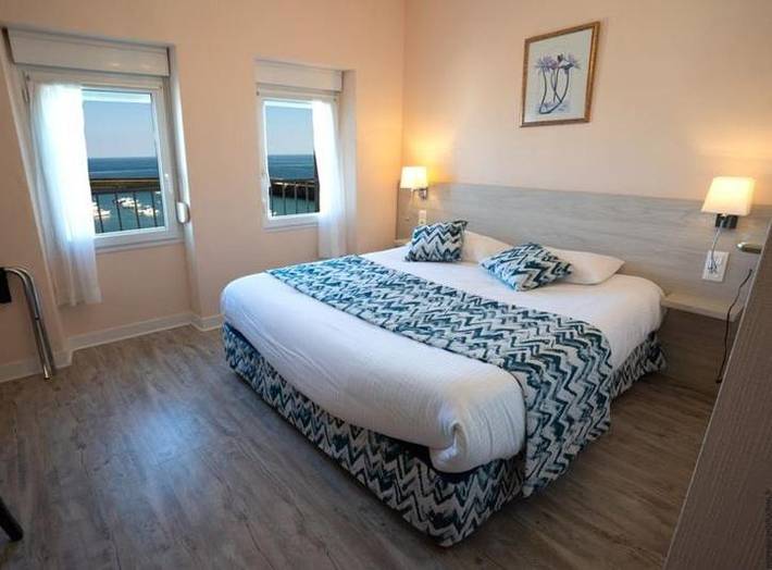 Hôtel pour 4 personnes, avec piscine et terrasse