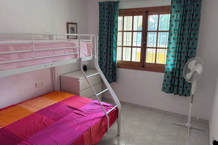 Entire apartment, Ground floor apartment with 20m shared, key-only-access pool directly in front. in Cartagena, Costa Cálida