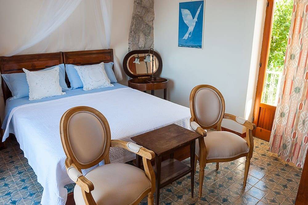 Promotion Sperlonga, sea view, large garden, parking, pets allowed, Wifi in Sperlonga, Latina Province