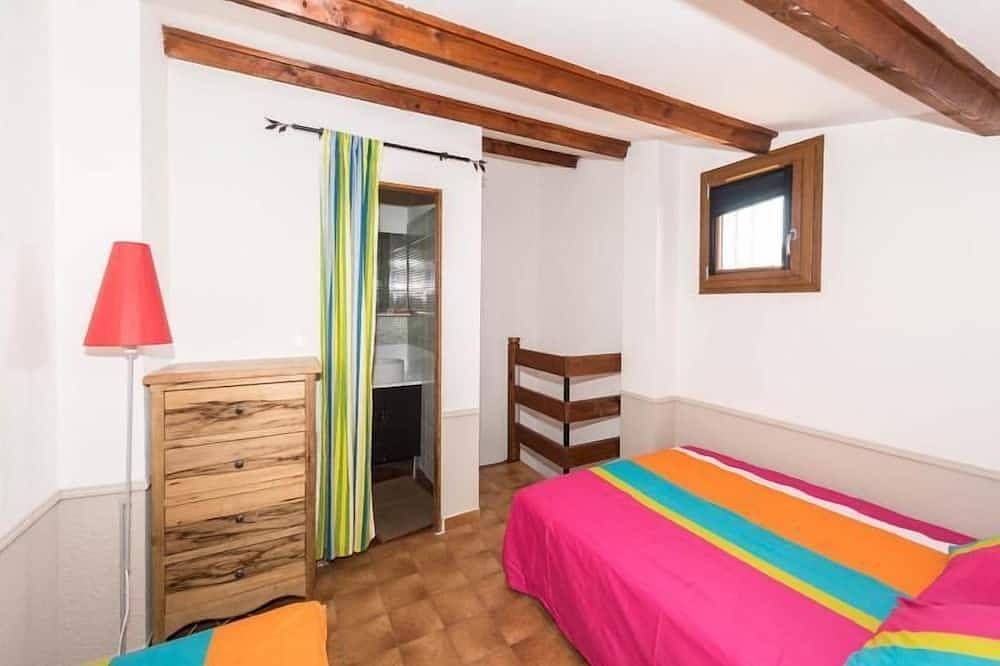 Appartement entier, Appartement 36 m2 dans petite résidence calme et plage de sable fin à 200m in Saint-Cyr-sur-Mer, Région de Toulon