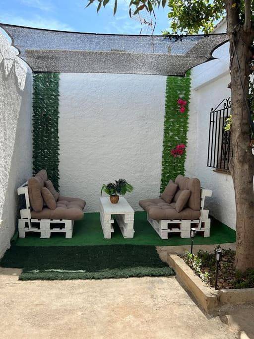 Casa de vacaciones para 13 personas, con jardín además de vistas y piscina - 1