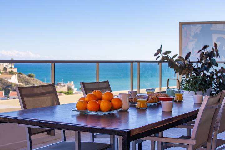 Gîte pour 6 personnes, avec piscine ainsi que terrasse et vue sur l’océan dans Faro De Cullera