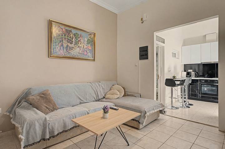 Apartamento entero, Apartamento 'Colonus' con terraza compartida, Wi-Fi y aire acondicionado in Sección central de Atenas, Atenas